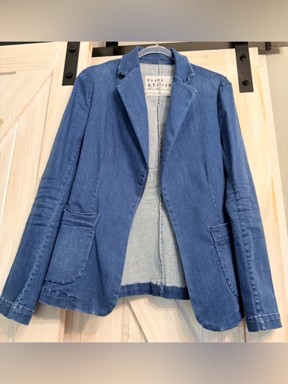 Worn once Frank and Eileen Dublin famous denim blazer jacket Medium. Excellent!